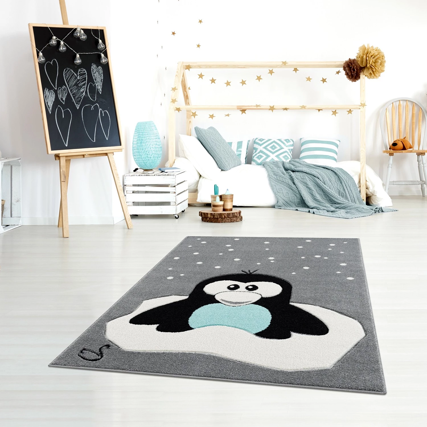 Svanhilde Tapis enfant Pingouin Elliot - Microfibre - Gris / Noir 2 Svanhilde Tapis enfant Pingouin Elliot - Microfibre - Gris / Noir – Image 2